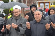 ŞEHİTLER TEPESİNE DUALARLA