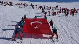 ŞEHİTLERİ ANDILAR