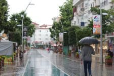 ŞİDDETLİ YAĞMUR HAYATI OLUMSUZ ETKİLEDİ