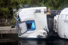 TANKER OTOMOBİLLE ÇARPIŞTI