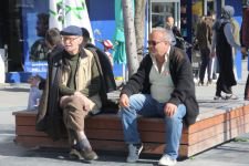 VATANDAŞ NE GİYECEĞİNİ BİLEMİYOR