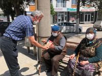 VATANDAŞLARA KAHVE İKRAM ETTİLER