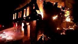 YAŞLI KADININ EVİ ALEV ALEV YANDI