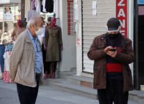 YAŞLILAR SOKAĞA AKIN ETTİ