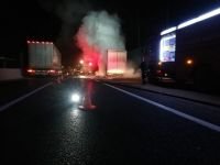 YOL ORTASINDA ALEV ALEV YANDI