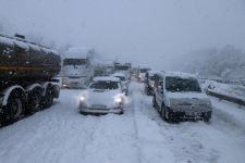 16 ARAÇ BİRBİRİNE GİRDİ, 8 KİŞİ YARALANDI