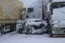 16 ARAÇ BİRBİRİNE GİRDİ, 8 KİŞİ YARALANDI