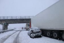 16 ARAÇ BİRBİRİNE GİRDİ, 8 KİŞİ YARALANDI