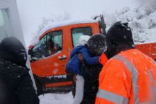 16 ARAÇ BİRBİRİNE GİRDİ, 8 KİŞİ YARALANDI