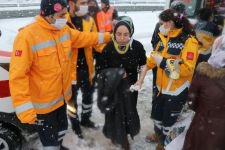 16 ARAÇ BİRBİRİNE GİRDİ, 8 KİŞİ YARALANDI