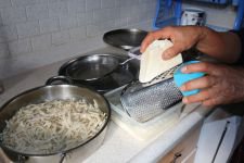 KEŞ YAPARAK EV EKONOMİSİNİ KATKI SAĞLIYOR