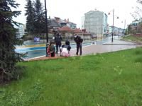 ACIYLA KIVRANAN KADININ YARDIMINA BEKÇİLER KOŞTU