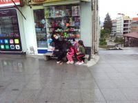 ACIYLA KIVRANAN KADININ YARDIMINA BEKÇİLER KOŞTU