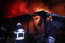 ALEVLER GECEYİ SARDI