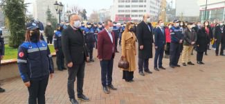 BELEDİYE GÜNE İSTİKLAL MARŞIYLA BAŞLADI