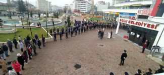 BELEDİYE GÜNE İSTİKLAL MARŞIYLA BAŞLADI