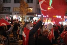 BİNLERCE KİŞİ CUMHURİYET İÇİN YÜRÜDÜ