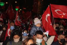 BİNLERCE KİŞİ CUMHURİYET İÇİN YÜRÜDÜ