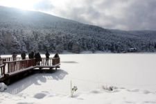 BOLU’DA GÖL BUZ TUTTU