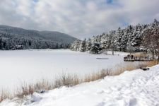 BOLU’DA GÖL BUZ TUTTU