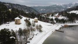 BOLU’DA GÖLLER BUZ TUTTU