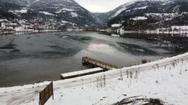 BOLU’DA GÖLLER BUZ TUTTU