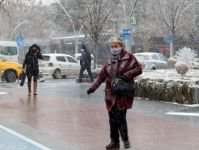 BOLU'DA LAPA LAPA KAR YAĞIYOR