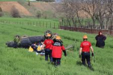 BOLU'DA YOLDAN ÇIKAN OTOMOBİL TARLAYA UÇTU