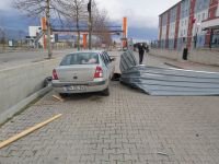 BOLU'DA YURDUN ÇATISI UÇTU