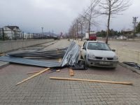 BOLU'DA YURDUN ÇATISI UÇTU