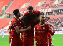 BÜYÜK FIRSATI TEPTİK