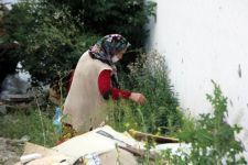 ÇÖP EV MAHALLELİYİ AYAĞA KALDIRDI