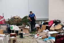 ÇÖPLERİ TOPLATMAMAK İÇİN DİRENDİ