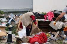 ÇÖPLERİ TOPLATMAMAK İÇİN DİRENDİ