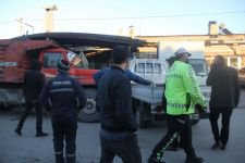 FRENİ BOŞALAN KAMYON 5 ARACI BİÇTİ