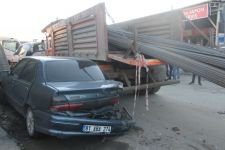 FRENİ BOŞALAN KAMYON 5 ARACI BİÇTİ