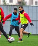 FUTBOLCULARDAN PEŞ PEŞE AYRILIK MESAJI