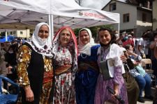 GİYİM ŞENLİĞİNDE RENKLİ GÖRÜNTÜLER