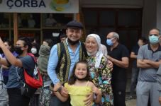 GİYİM ŞENLİĞİNDE RENKLİ GÖRÜNTÜLER