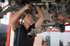 GÖRENLERİ ŞAŞIRTAN TAMİR USTASI