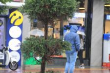 YARIM SAATLİK YAĞMUR HAYATI FELÇ ETTİ