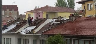 YAĞMUR ALTINDA EKMEK PARASI