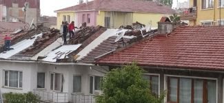 YAĞMUR ALTINDA EKMEK PARASI