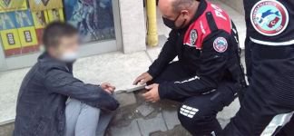 CADDE ORTASINDA UYUŞTURUCU KOMASINA GİRDİ