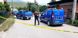 HUSUMETLİ OLDUĞU ÇİFTE KURŞUN YAĞDIRDI