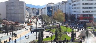 KAPANMA ÖNCESİNDE CADDELER DOLDU