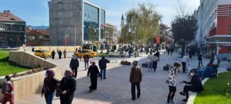 KAPANMA ÖNCESİNDE CADDELER DOLDU