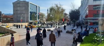 KAPANMA ÖNCESİNDE CADDELER DOLDU