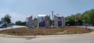 DEVLET BÜYÜKLERİNİN RESİMLERİ YENİ YERLERİNDE