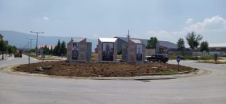 DEVLET BÜYÜKLERİNİN RESİMLERİ YENİ YERLERİNDE